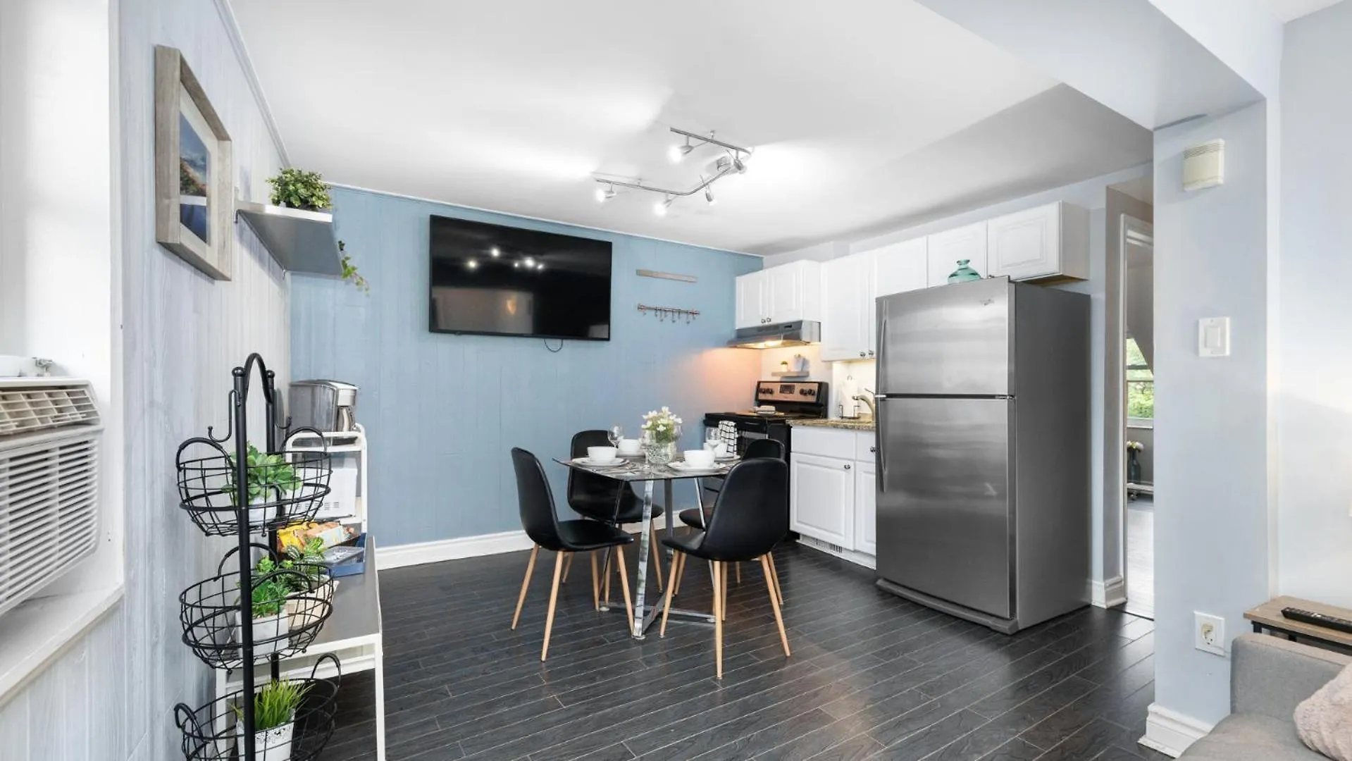 Stylish Ottawa Getaway For 6 Daire